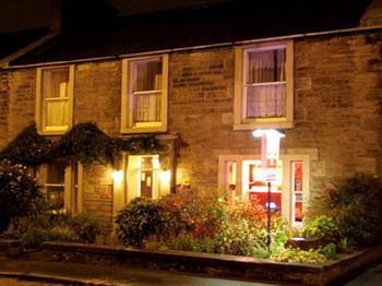 Hostal Averon Guest House