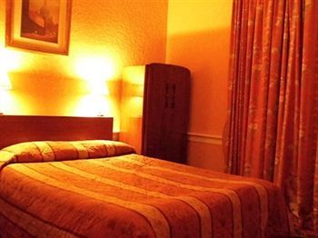 Hostal Averon Guest House
