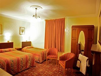 Hostal Averon Guest House