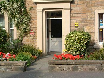 Hostal Averon Guest House