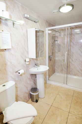 Hostal Balmore Guest House