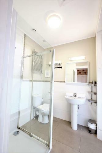 Hostal Balmore Guest House