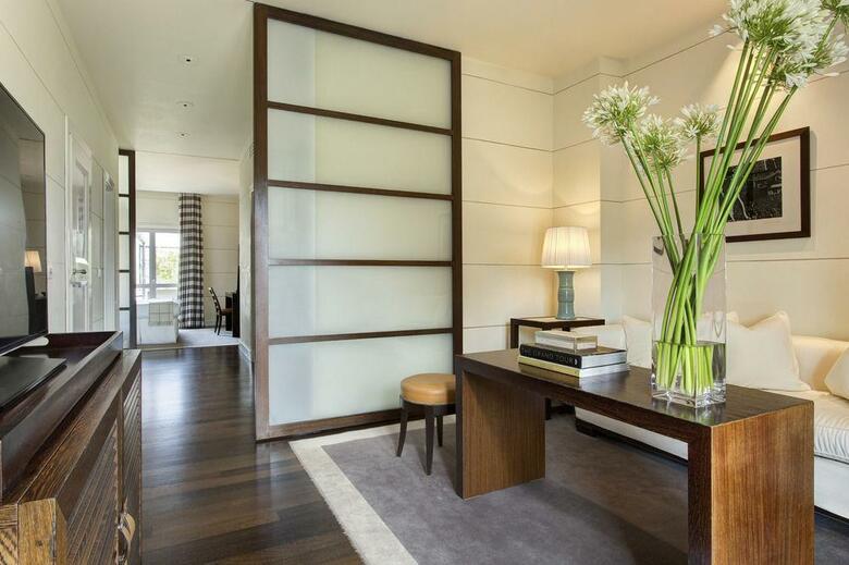 Hotel Gallery Art