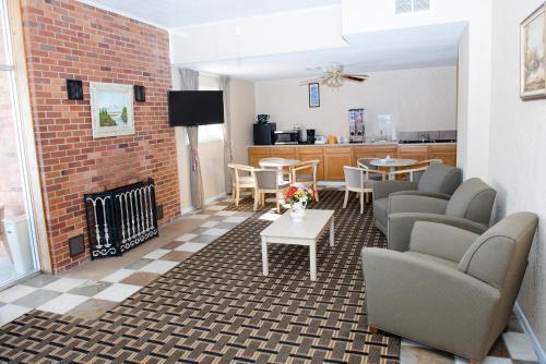 Motel Grand View Plaza Inn & Suites