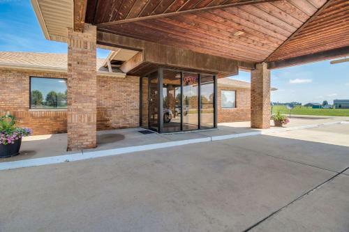 Hotel Marion Airport Inn & Suites