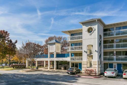 Motel 6 Baltimore Harbor South
