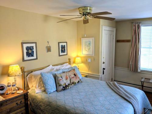 Bed & Breakfast Inns At Blackberry Common