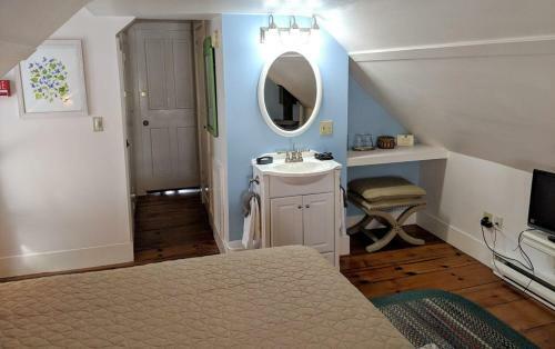 Bed & Breakfast Inns At Blackberry Common