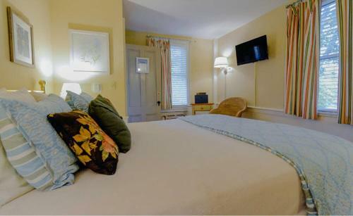 Bed & Breakfast Inns At Blackberry Common