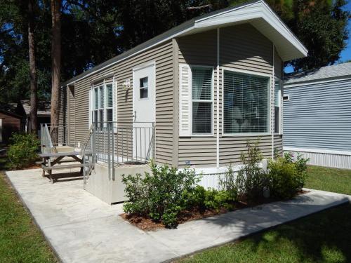 Lodge Road Runner Travel Resort