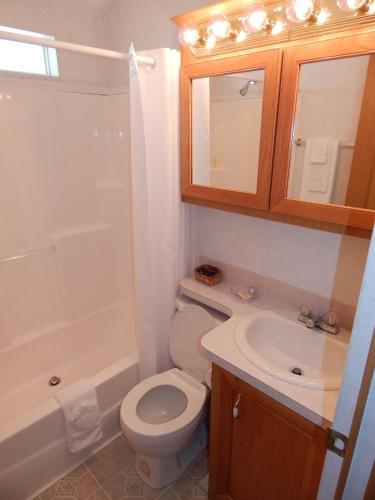 Lodge Road Runner Travel Resort