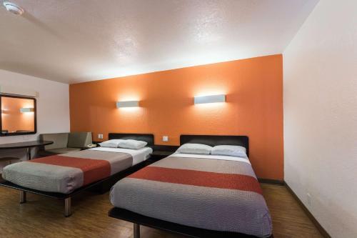 Motel 6 Uvalde