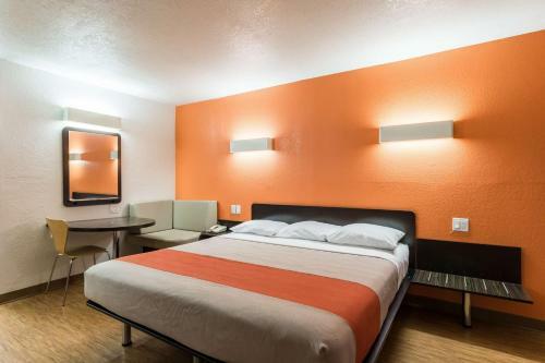 Motel 6 Uvalde