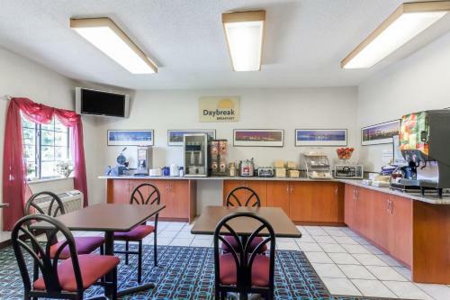 Hotel Days Inn & Suites Cambridge