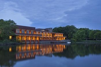 Hotel The Hyatt Lodge At Mcdonald's Campus