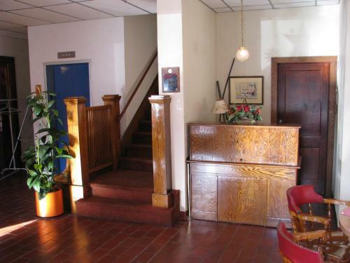 Old National Hotel