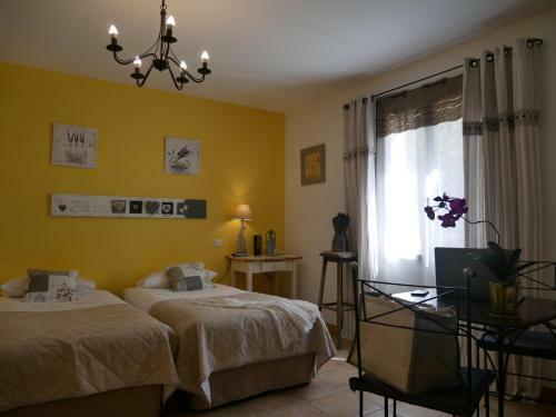 Hotel La Petite Auberge De Roussillon