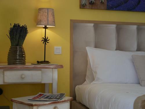 Hotel La Petite Auberge De Roussillon