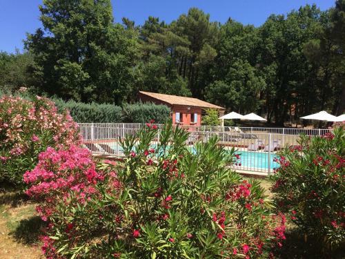 Hotel La Petite Auberge De Roussillon