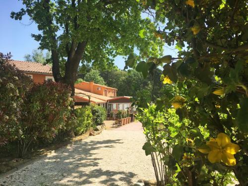 Hotel La Petite Auberge De Roussillon