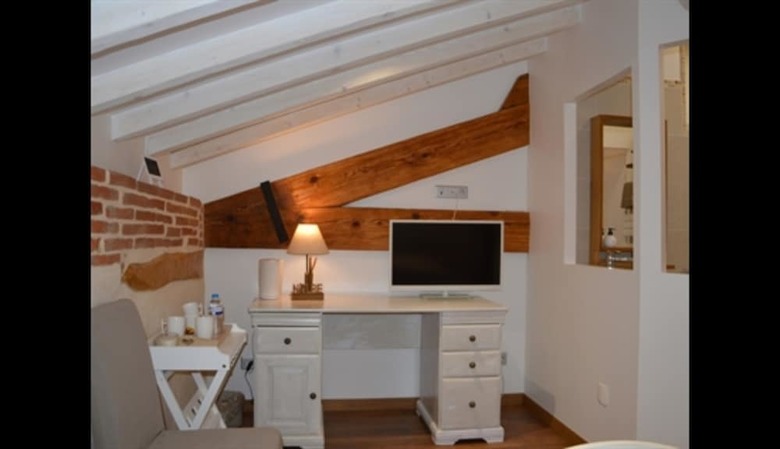 Hostal Guesthouse Le Pujol