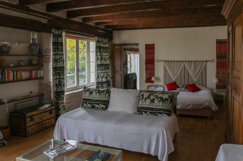 Hostal Maison D'h�tes Domaine De La Rhue