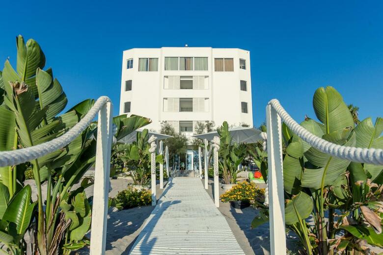 Hotel Costa Brada Luxury Resort