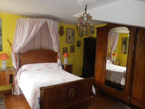 Bed & Breakfast Chambres Et Table D'h�tes Manoir Capcazal de Pach�ou