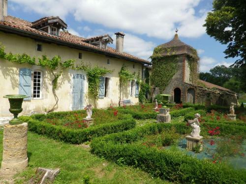 Bed & Breakfast Chambres Et Table D'h�tes Manoir Capcazal de Pach�ou