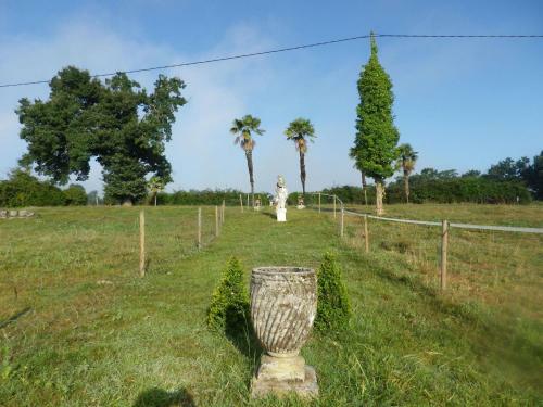 Bed & Breakfast Chambres Et Table D'h�tes Manoir Capcazal de Pach�ou