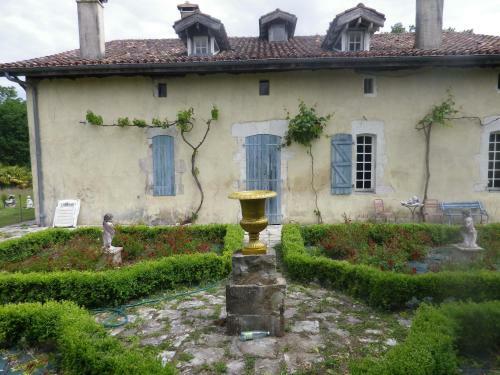 Bed & Breakfast Chambres Et Table D'h�tes Manoir Capcazal de Pach�ou