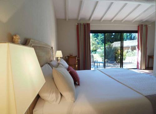 Hostal Le Clos Des Cypr�s