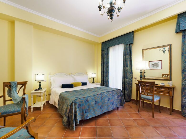 Hotel Sirius