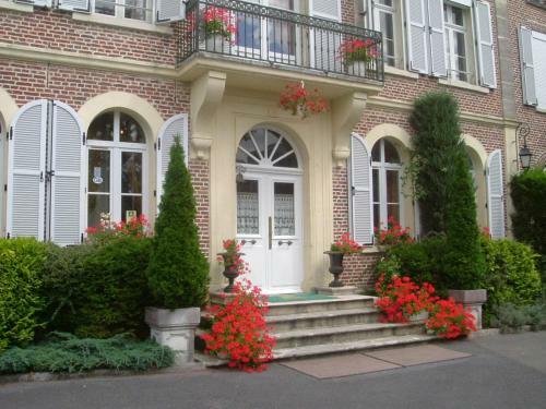 Hotel Logis Le Clos Du Montvinage Rest. Auberge Val de L'oise