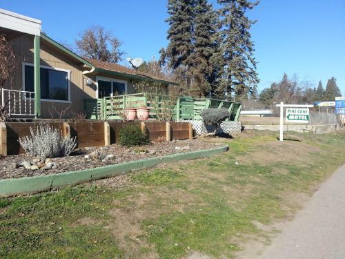 Pine Cone Motel