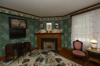 The Munroe Inn Bed And Breakfast