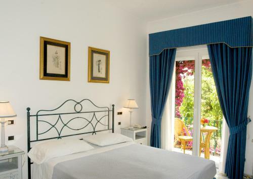 Hotel Canasta