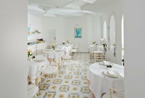 Hotel Canasta