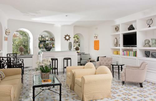 Hotel Canasta