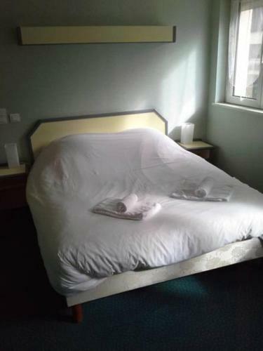 Hotel Set A Table