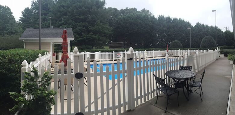 Holiday Inn Express Hotel & Suites Conover - Hickory Area
