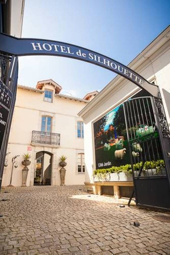 Hotel De Silhouette