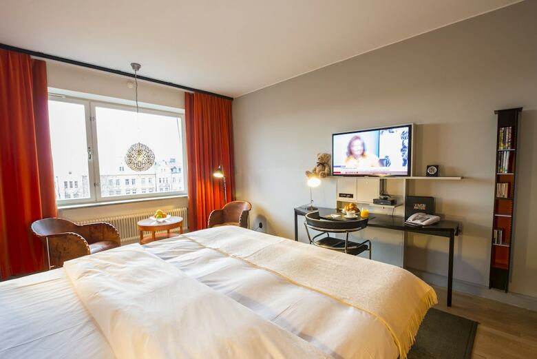 Hotel Rival