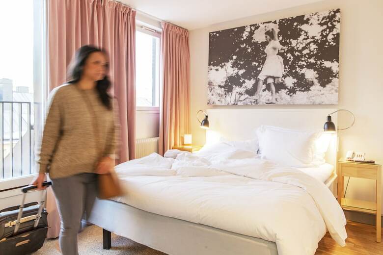Hotel Rival