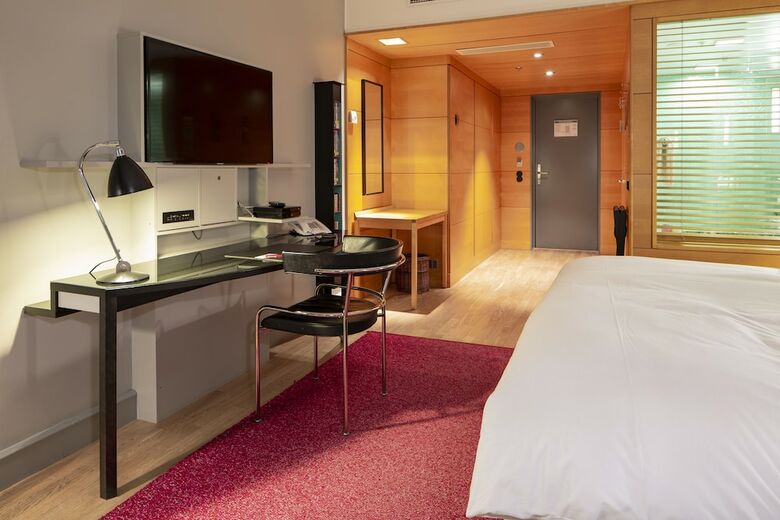 Hotel Rival