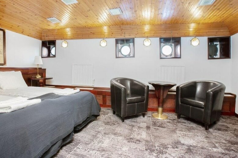 Malardrottningen Yacht Hotel