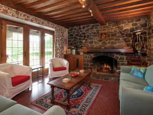 Holiday Home La Lezardiere Belvaux Rochefort