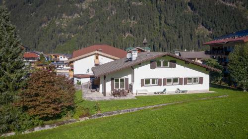 Ahorn Chalet