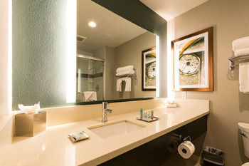 Hotel Wyndham Garden The Pierpont Inn
