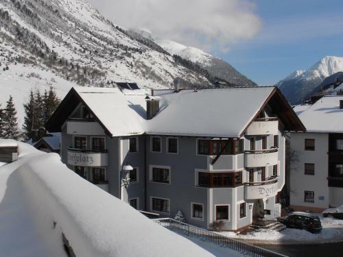 Hostal Haus Dorfplatz